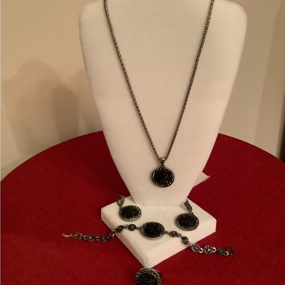 Elegant Black Jewelry Set